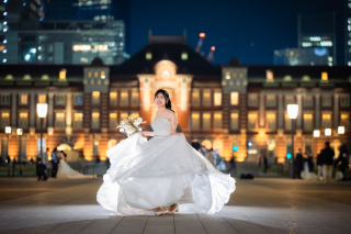 The oneday photo wedding_夜の東京駅周辺ロケ(和田倉門や明治安田生命前で夜景撮影)