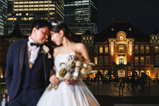 The oneday photo wedding_夜の東京駅周辺ロケ(和田倉門や明治安田生命前で夜景撮影)