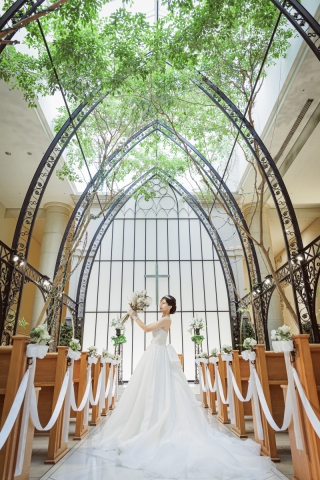 The oneday photo wedding_チャペルで叶える前撮り（洗練された空間でふたりらしい撮影を）