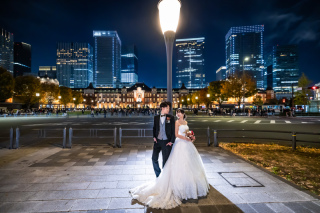 The oneday photo wedding_夜の東京駅周辺ロケ(和田倉門や明治安田生命前で夜景撮影)