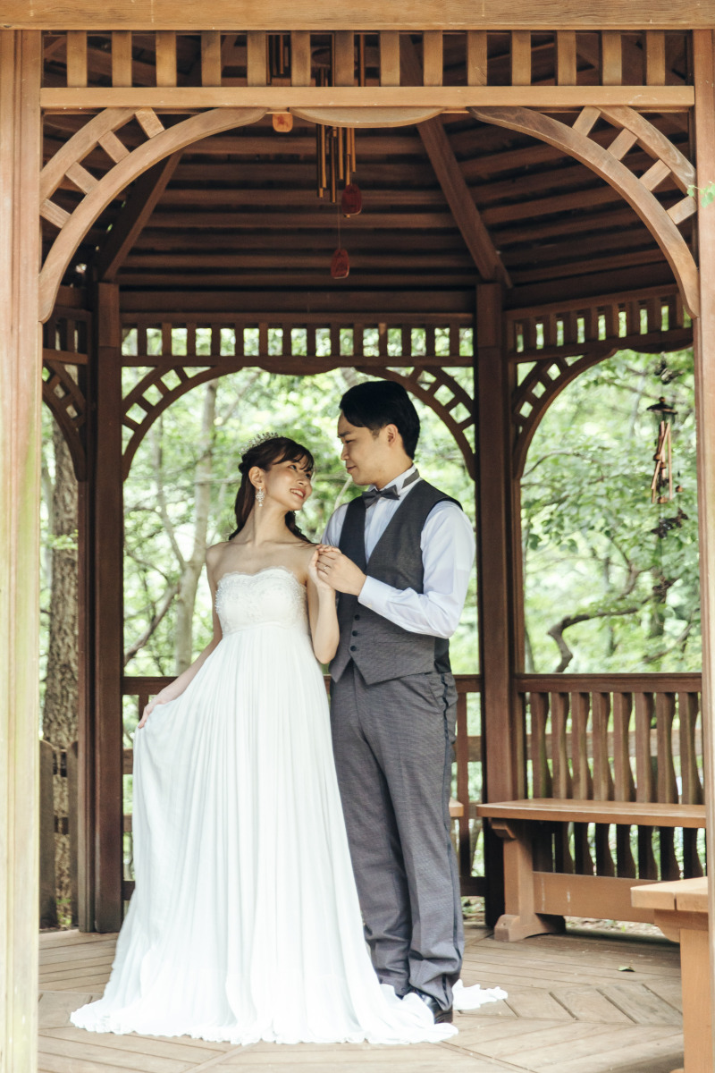 緑に囲まれた小屋で