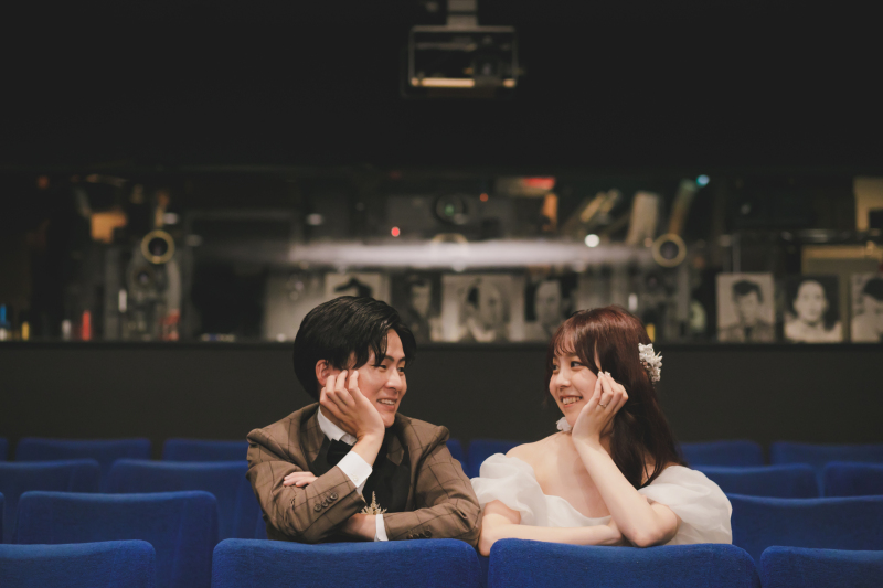 映写機を背景に