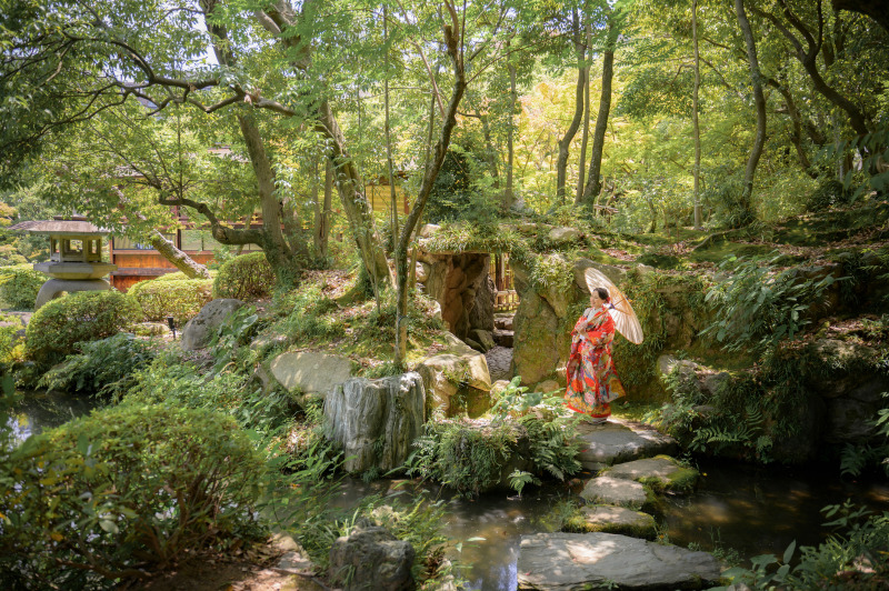 eneen wedding KOBE_庭園で撮影できる