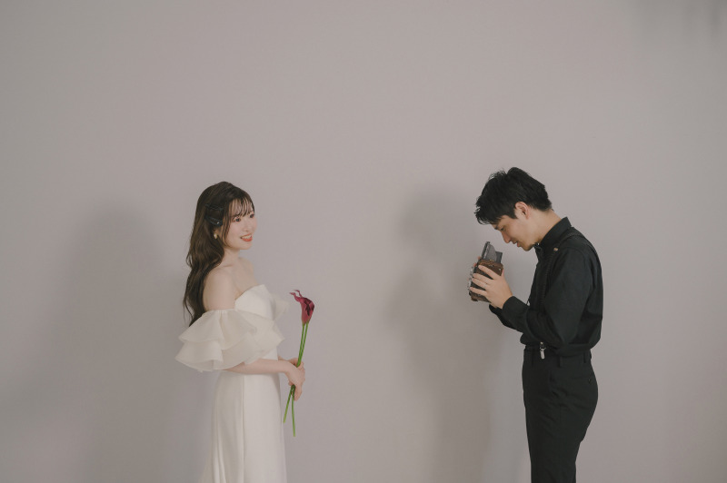 シンプルな背景がトレンド