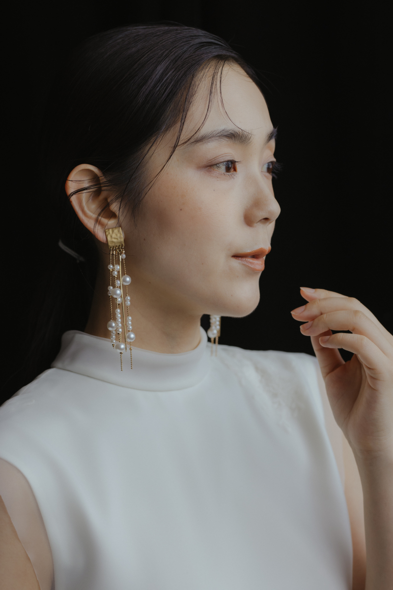 pearl chain curtain pierce