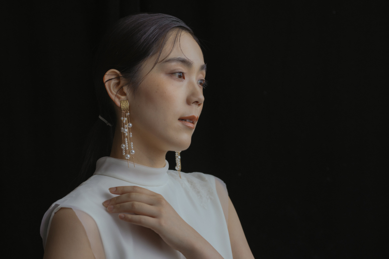 pearl chain curtain pierce