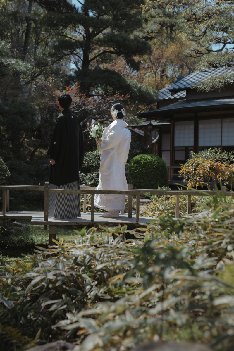 和室を背景に