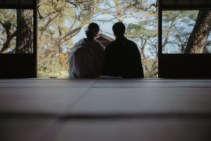 和室で