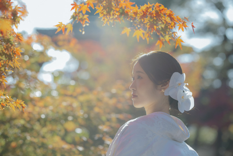 朝日と新婦の横顔