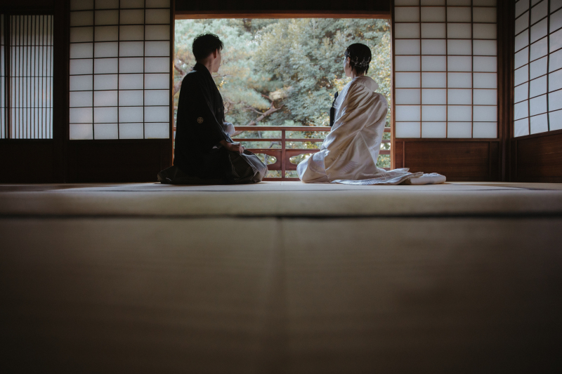 和室で