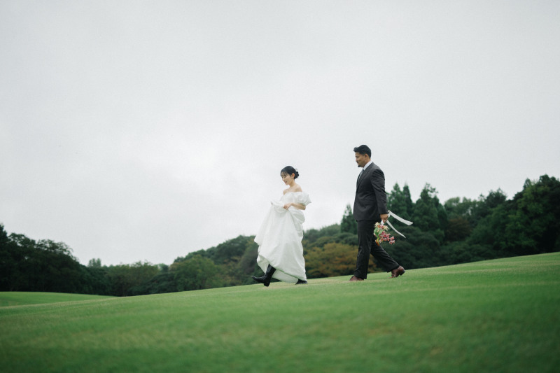 グリーンに合うナチュラルなドレスが選べる