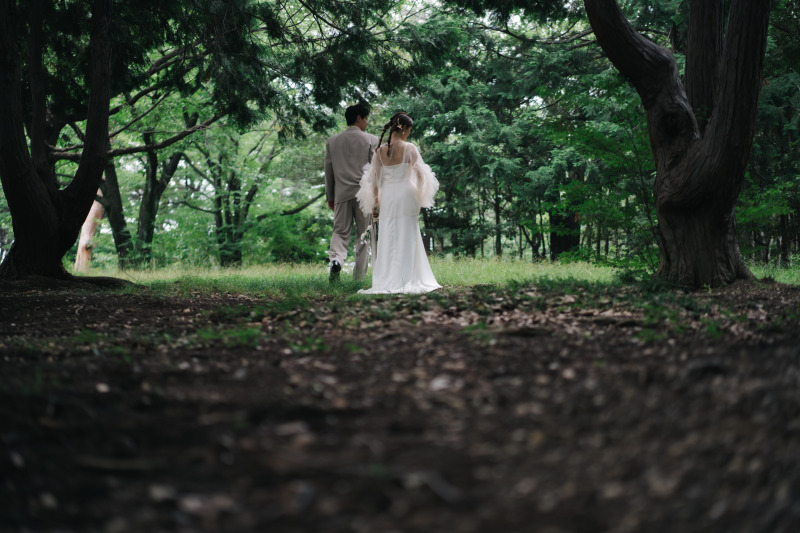 木のトンネルで