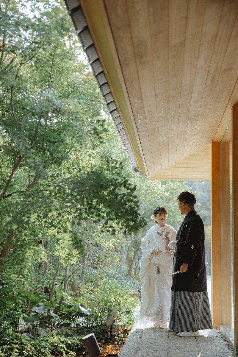 お二人並んで歩む姿