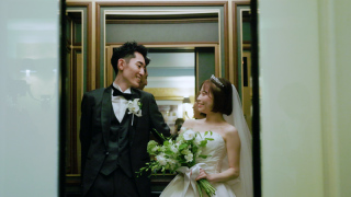 アンティーク好きなお2人とこのクラシカルなエレベーターが合うと思い撮影。扉が閉じるまでを撮影してその先を想像させられるようにしました。2人らしさをどう映像としてビジュアル化できるかを大切にしています。