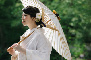 光を読み、無理のないポージングで、自然な写真を撮影させて頂きます。