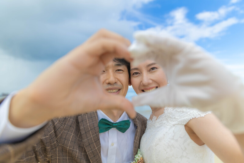 手でつくる小さなハート