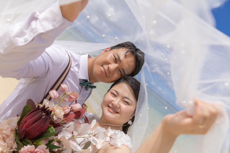 ベールを広げた幸せのシェア