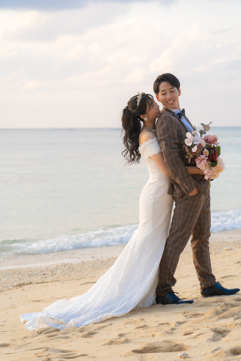 背中越しのハグに込めた想い