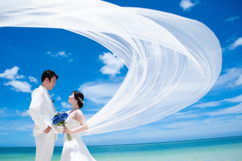 ウェディングドレスも和装も！