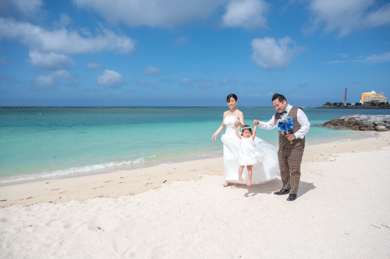 波音とともに、歩き出す家族