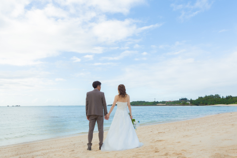 手を取り合い、未来へと歩む