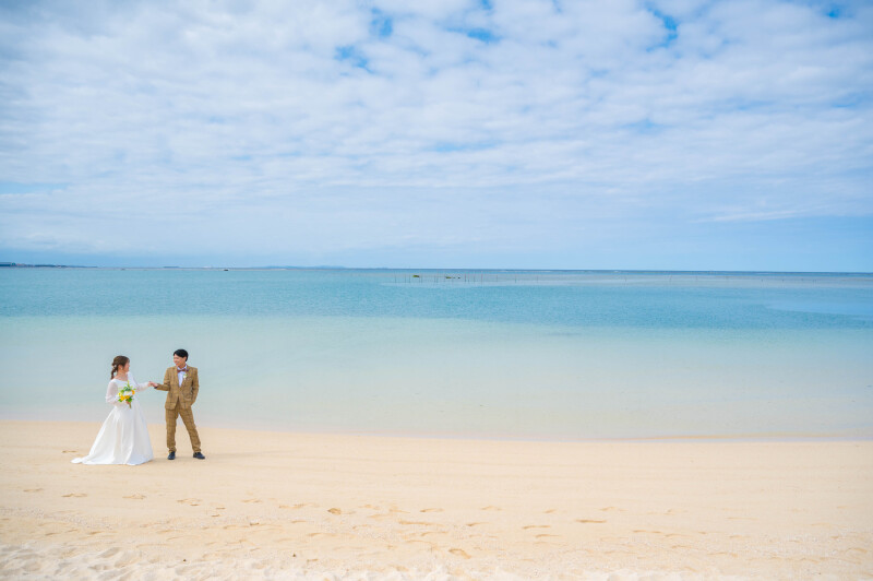 砂浜に広がる、ふたりだけの世界