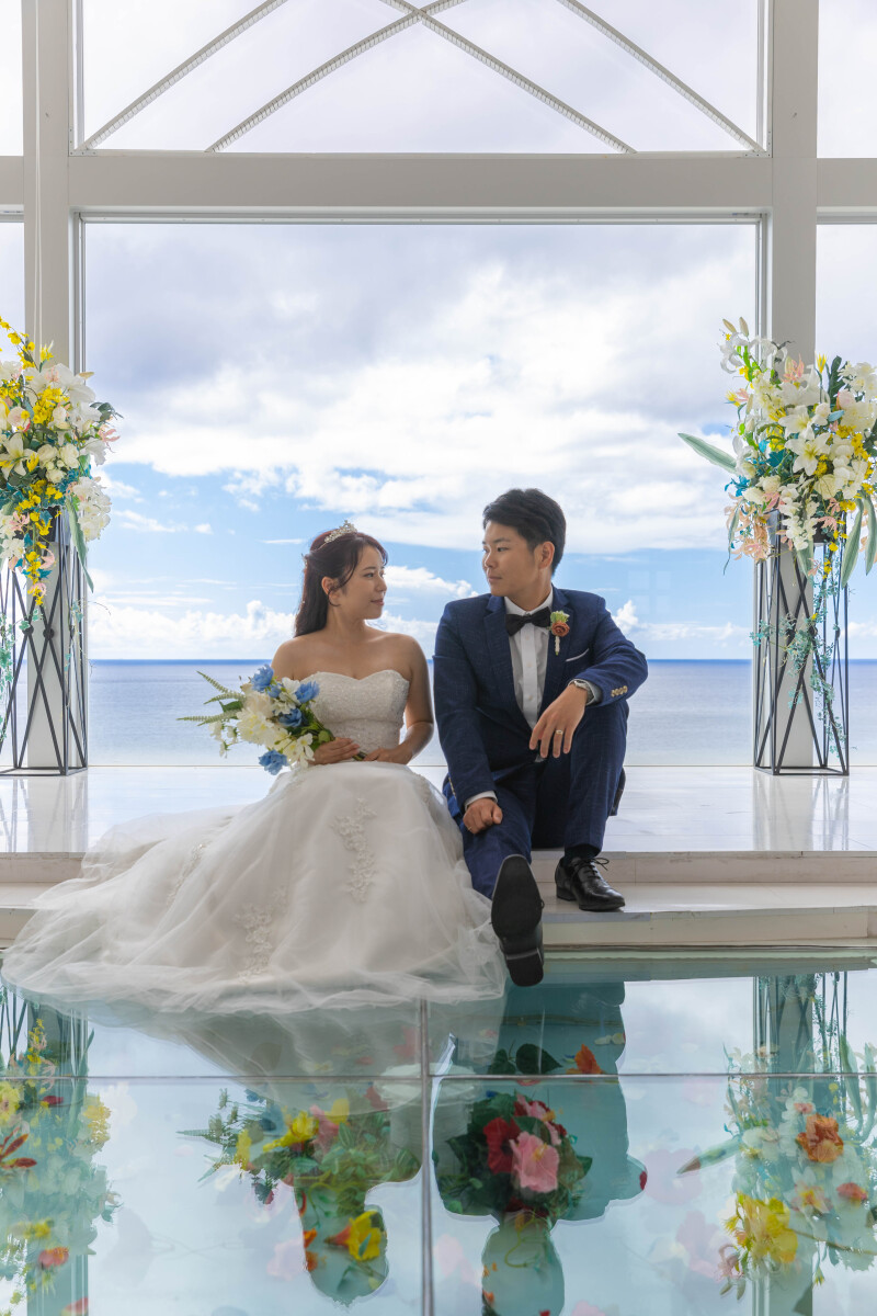 チャペルでゆったりと座るおしゃれカット