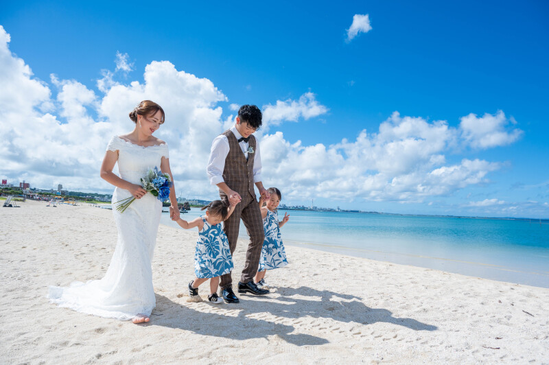 手をつないで歩く、はじまりの時間