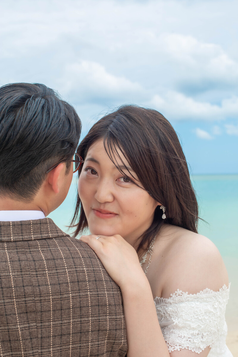 振り返りショットで大人っぽく