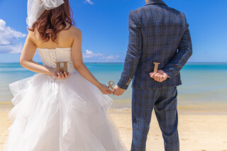 海と笑顔の沖縄フォトウェディング