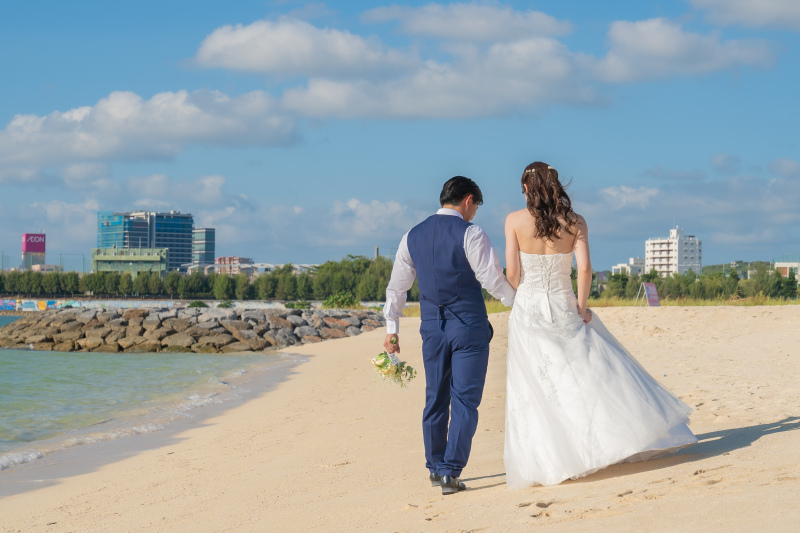 手をつないでゆっくり散歩