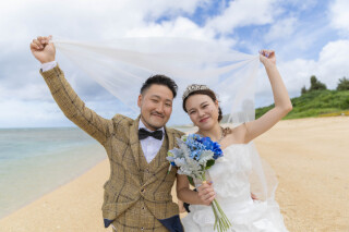 笑顔が映える、沖縄ビーチフォト