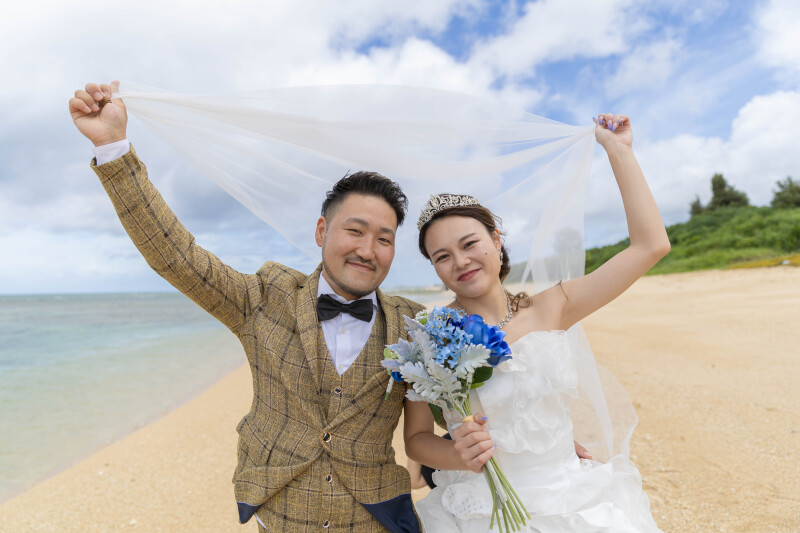 笑顔が映える、沖縄ビーチフォト