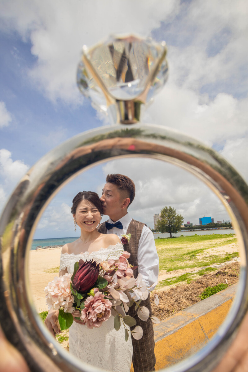 リング越しの幸せな表情