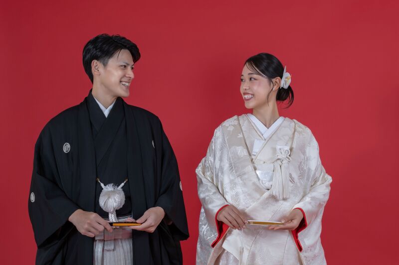 紅に映える、誓いのはじまり