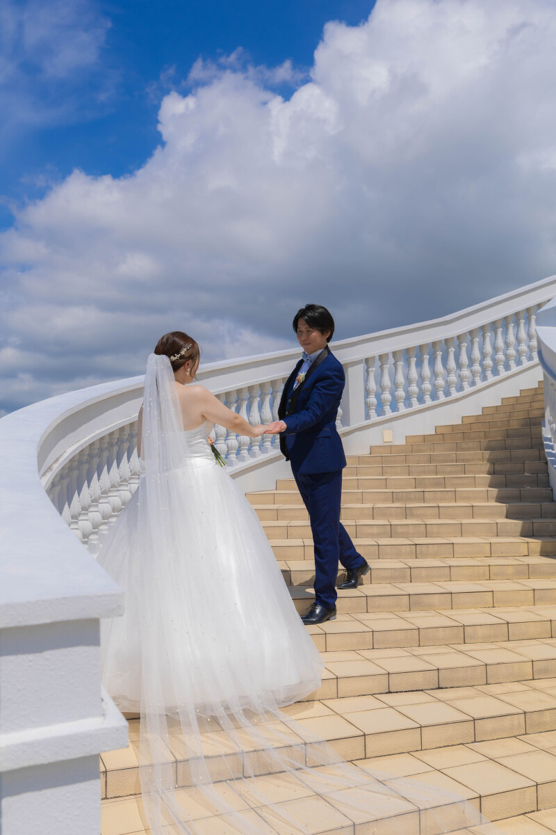 白い階段でエスコート