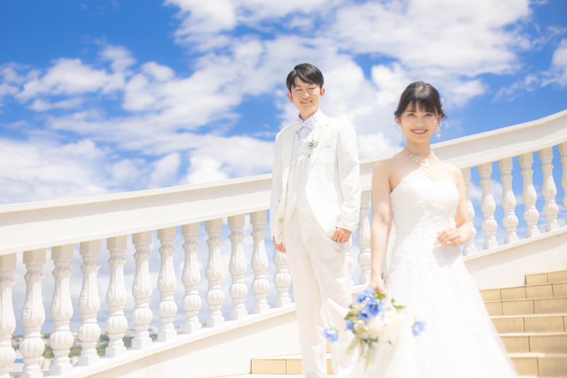 青空へと続く階段で