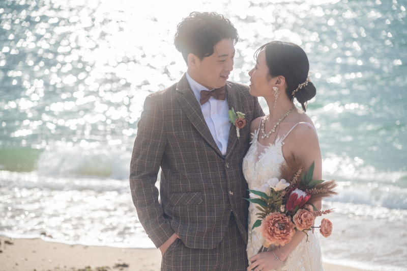 光を受けて輝く、自然な表情