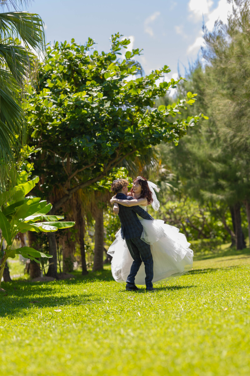 抱き上げて回るダイナミックシーン