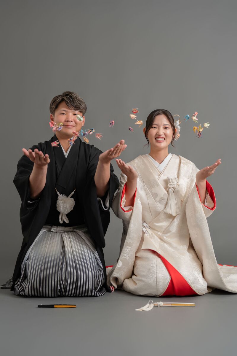 折り鶴シャワーで笑顔満開