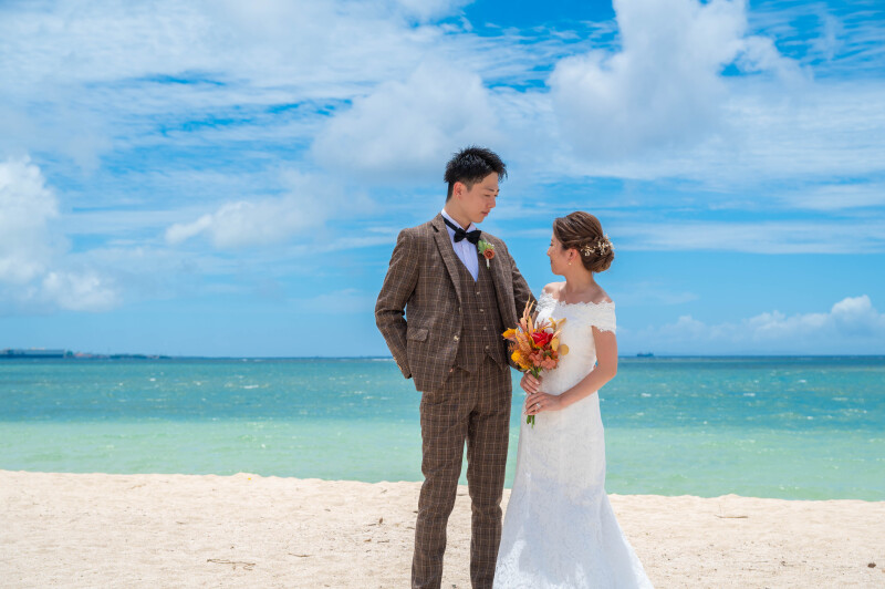 青い海へ、舞台はビーチへ