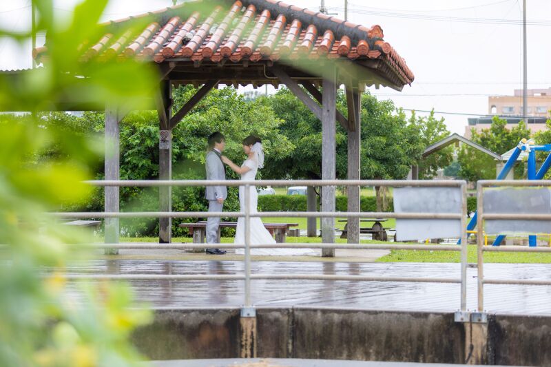 東屋の下で交わす、特別なまなざし