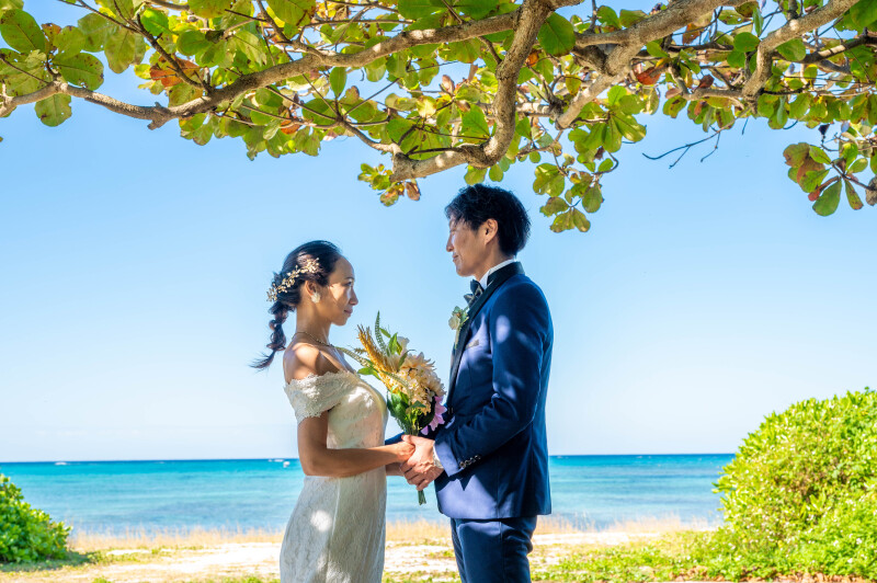 木陰で誓う静かな想い