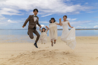 家族で跳ねる、幸せの瞬間