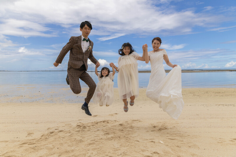 家族で跳ねる、幸せの瞬間
