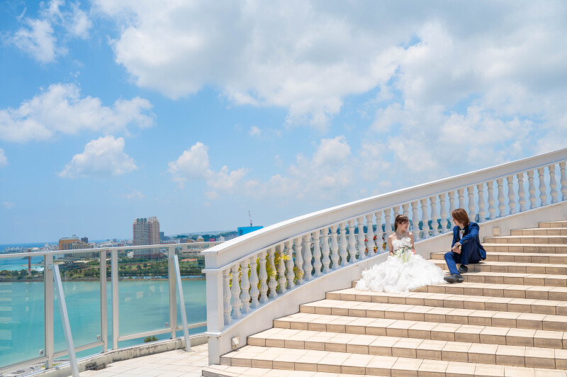 階段で語らうロマンティック時間