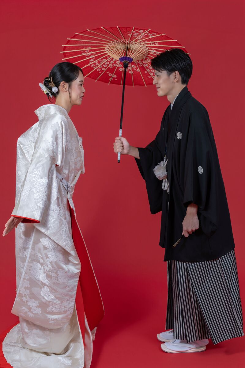 和傘の下、そっと近づく距離