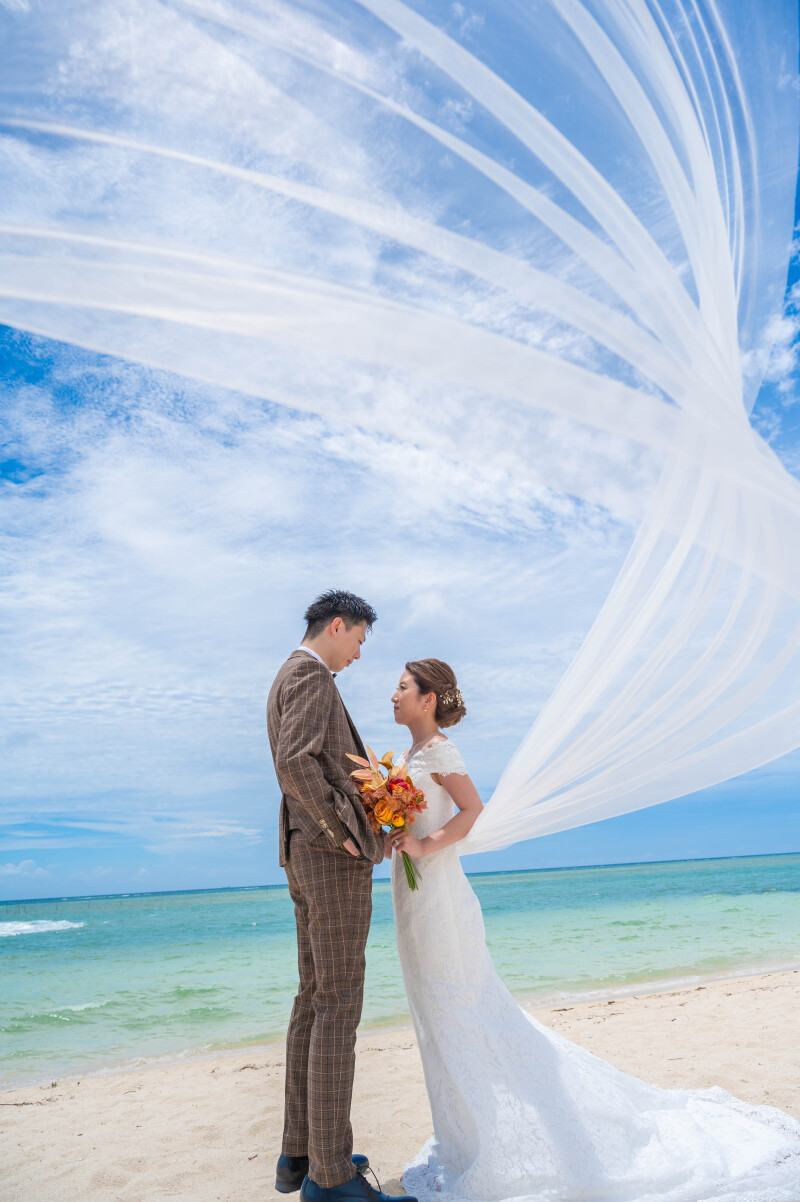 見つめ合う、潮風の中で