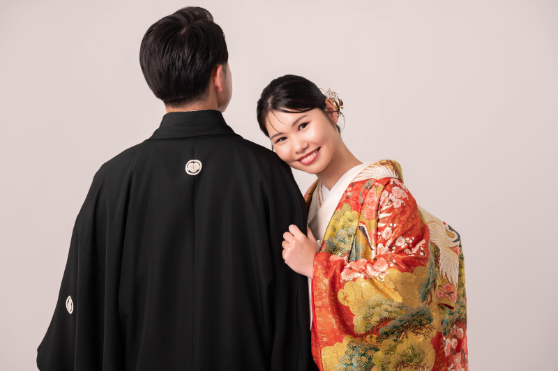 肩を寄せ合う、自然な距離感