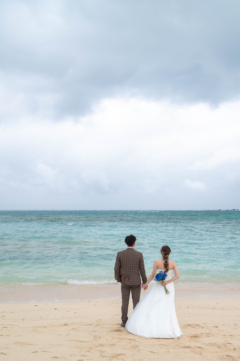 海へと続く、ふたりの背中